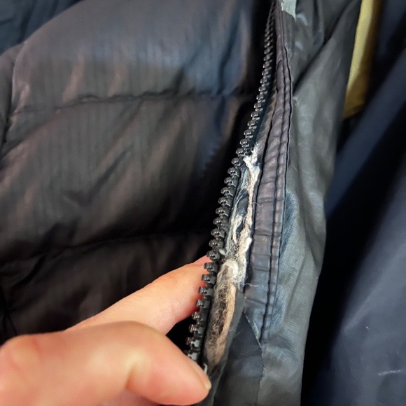 Patagonia Down Hoody - Picture 3 of 6